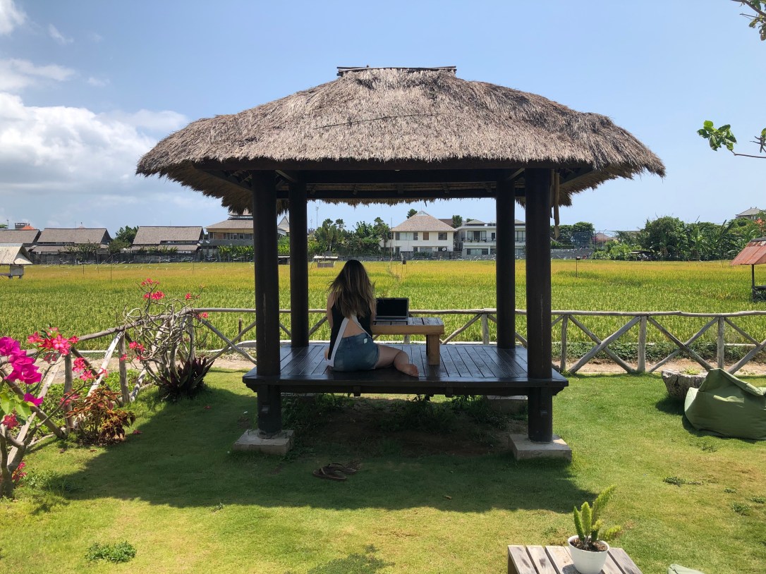 LatIaboiQZaYddDZCHxLcg